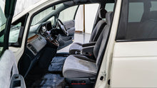 Load image into Gallery viewer, 2000 Honda Odyssey *SOLD*