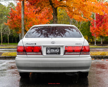 Load image into Gallery viewer, 2000 Toyota Crown Athlete V