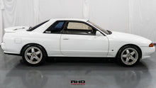 Load image into Gallery viewer, 1990 Nissan Skyline R32 GTST