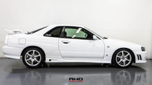 Load image into Gallery viewer, 1998 Nissan Skyline GTT *SOLD*
