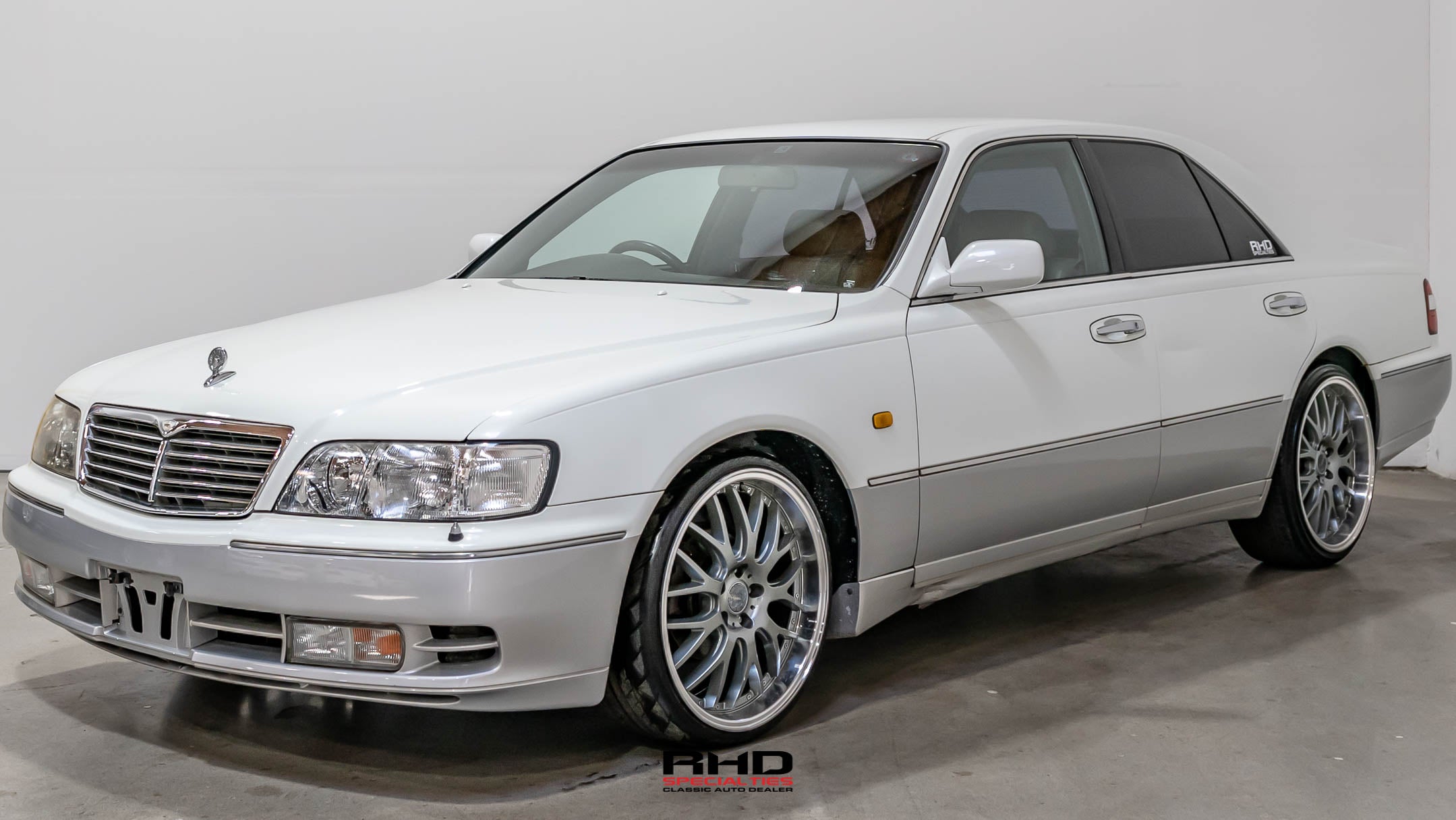 1997 Nissan Cima JDM car for sale — photo 3 of 25