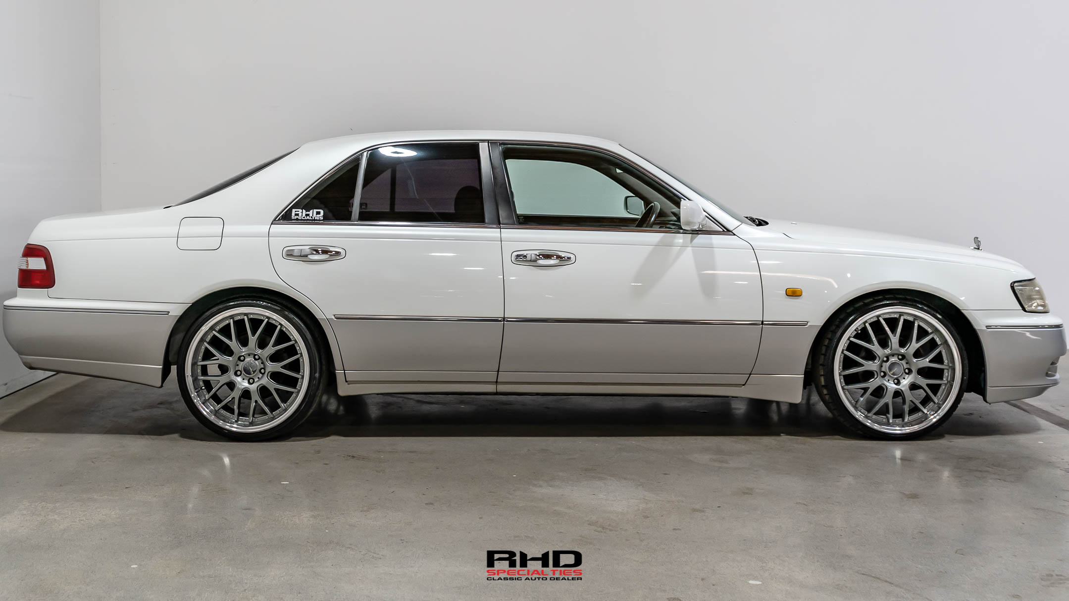 1997 Nissan Cima JDM car for sale — photo 4 of 25