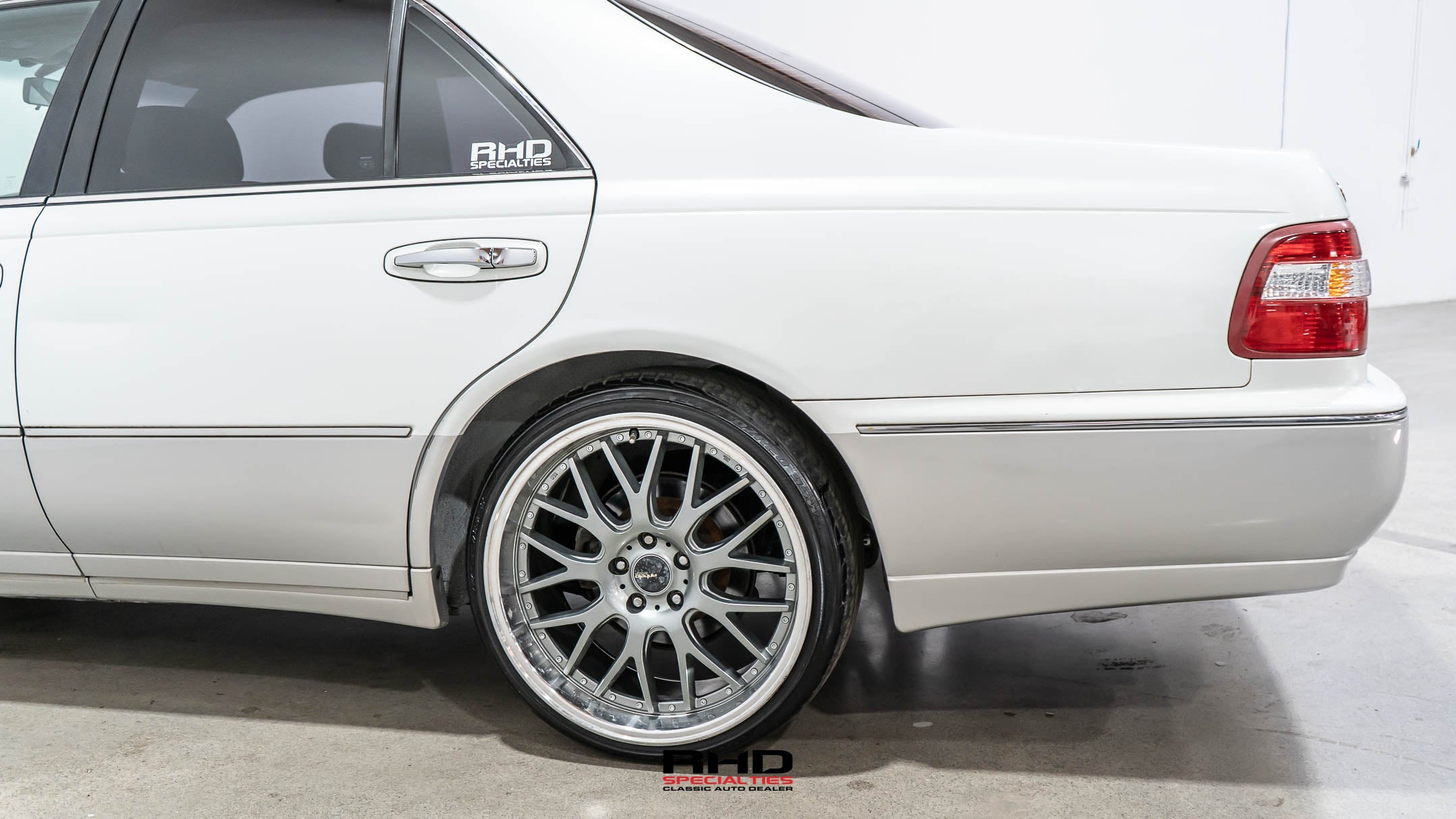 1997 Nissan Cima JDM car for sale — photo 9 of 25