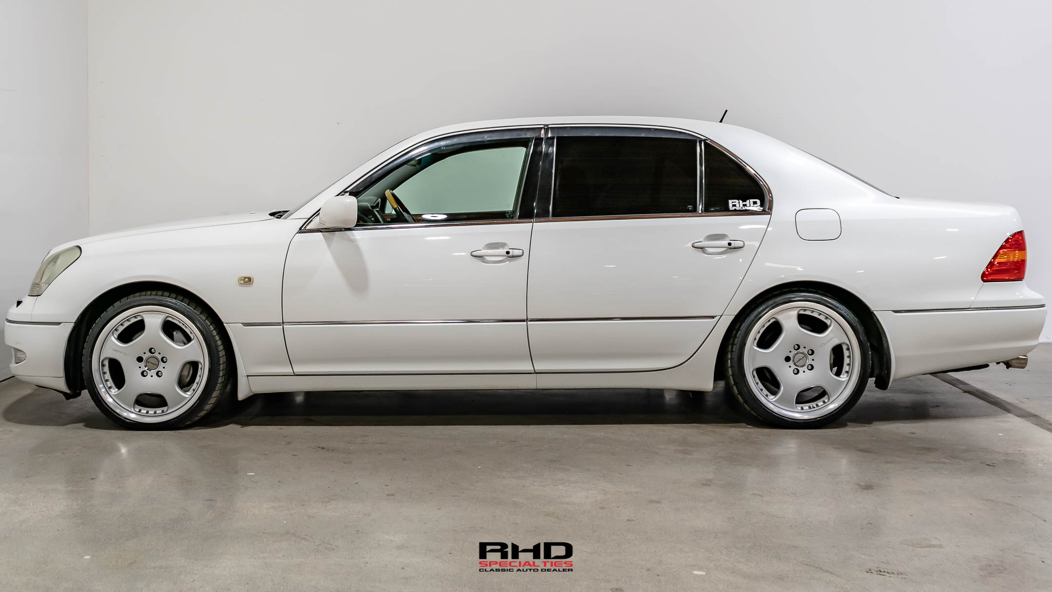 2001 Toyota Celsior JDM car for sale — photo 5 of 25