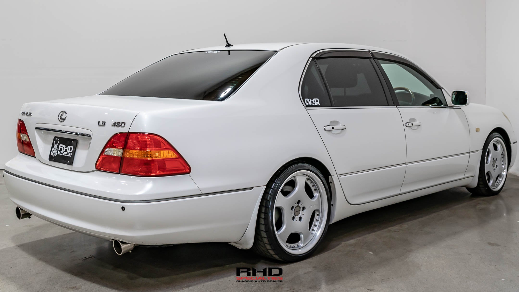 2001 Toyota Celsior JDM car for sale — photo 8 of 25