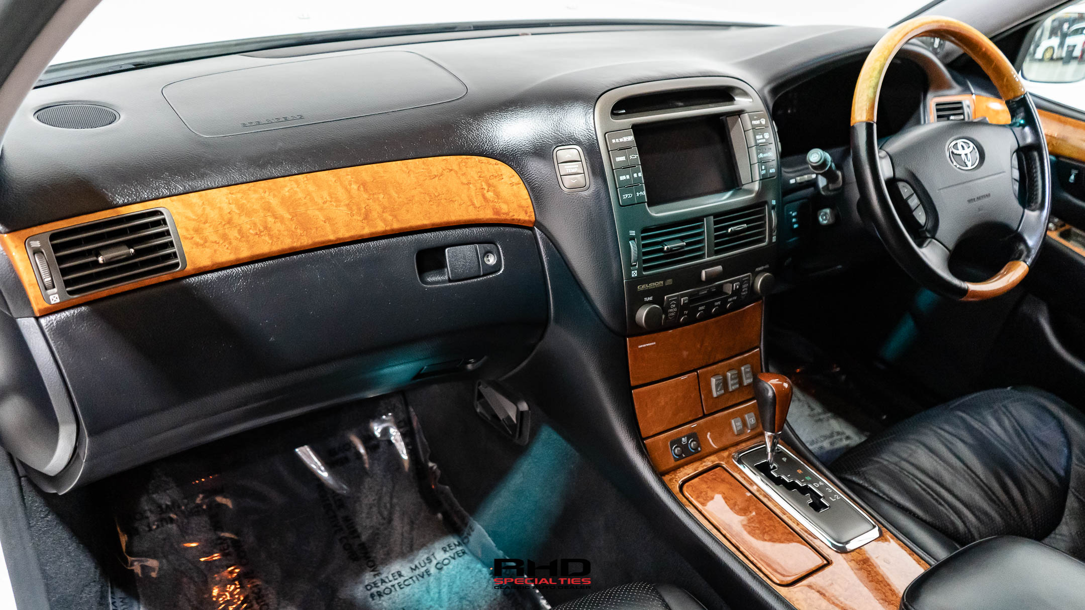 2001 Toyota Celsior JDM car for sale — photo 23 of 25