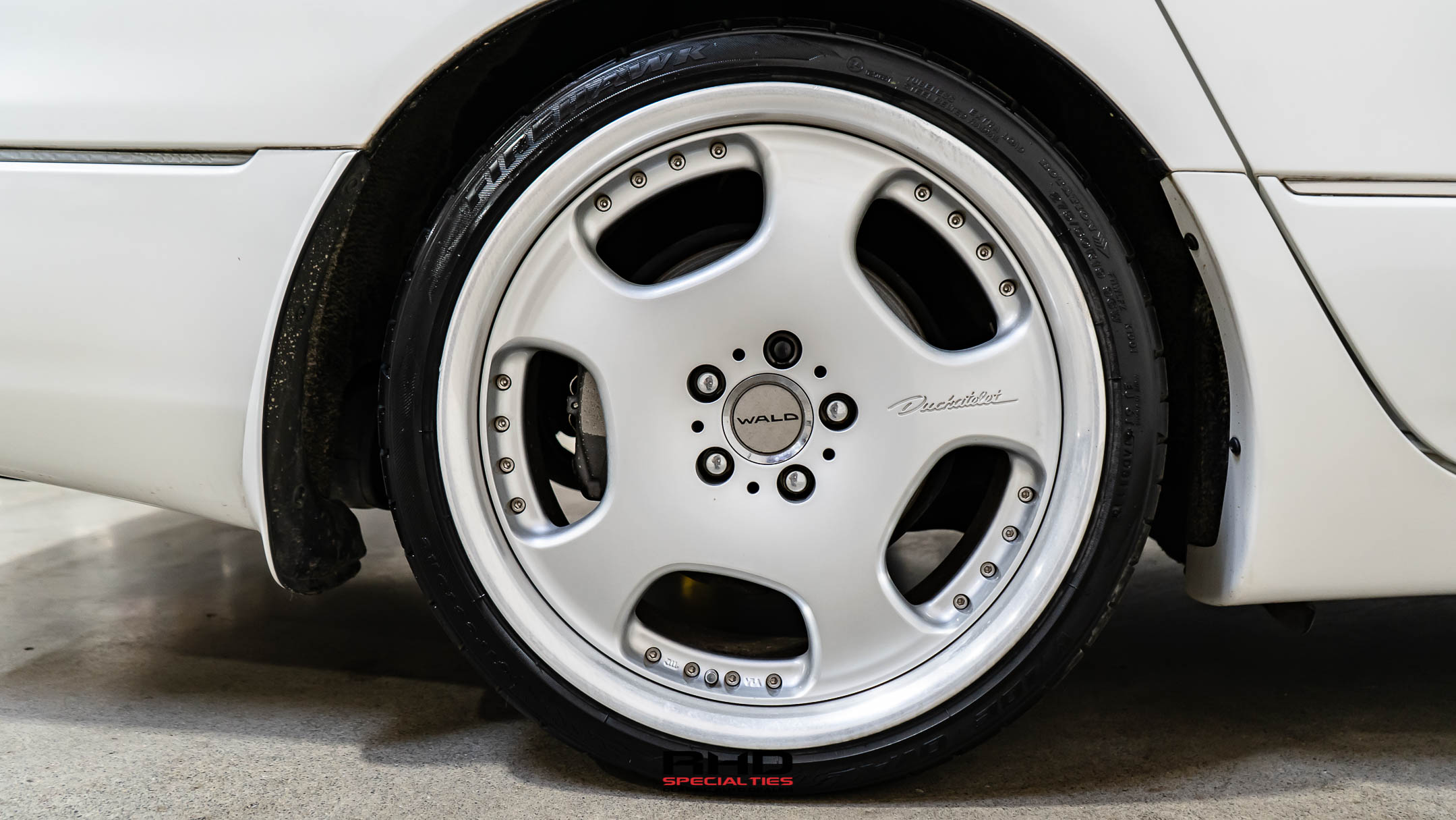 2001 Toyota Celsior JDM car for sale — photo 9 of 25