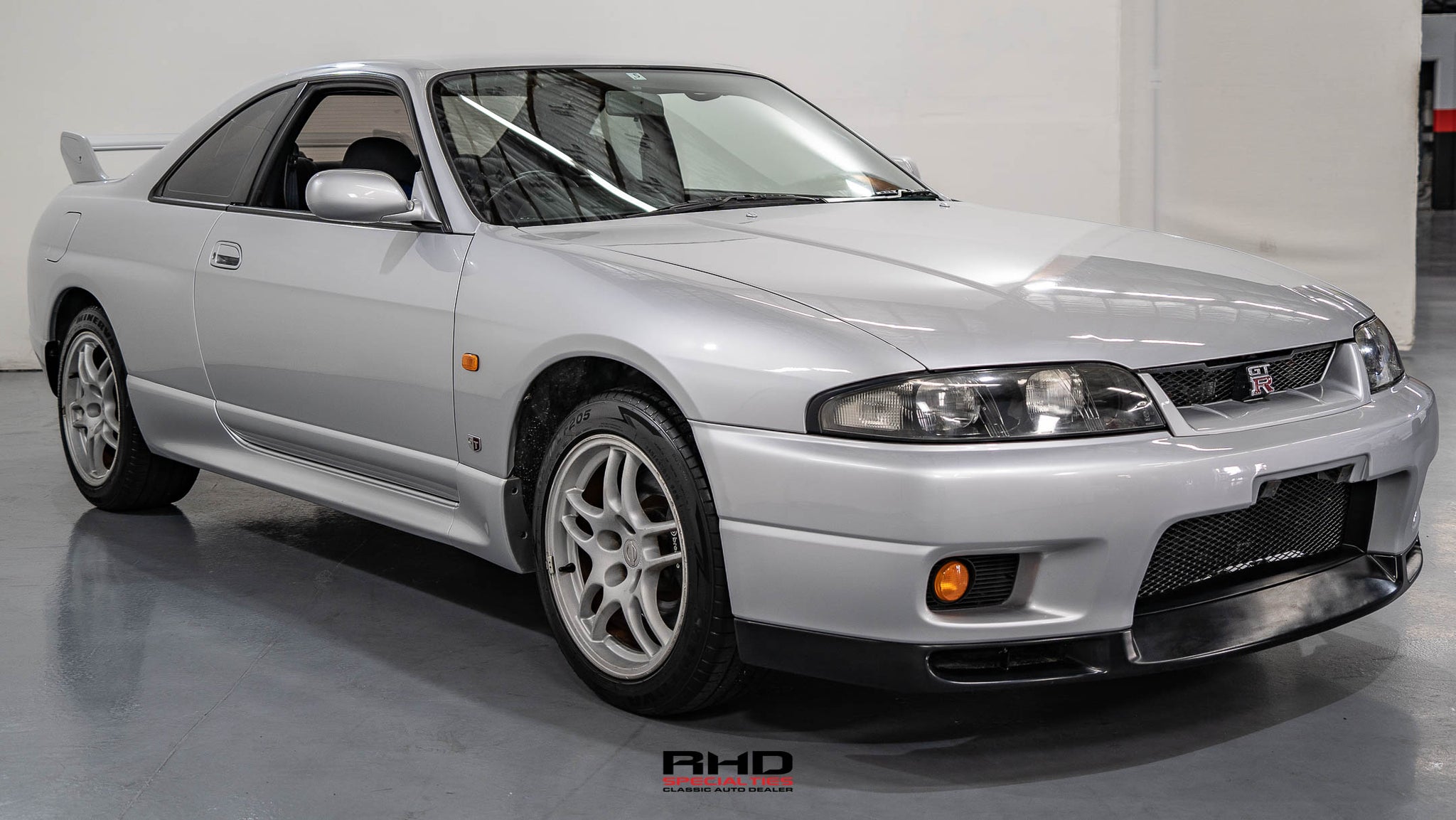 NISSAN　SKYLINE　GT-R (R33) 1997 Nissan Skyline GT-R (R33) |