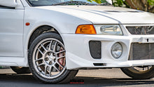 Load image into Gallery viewer, 1998 Mitsubishi Lancer Evolution V
