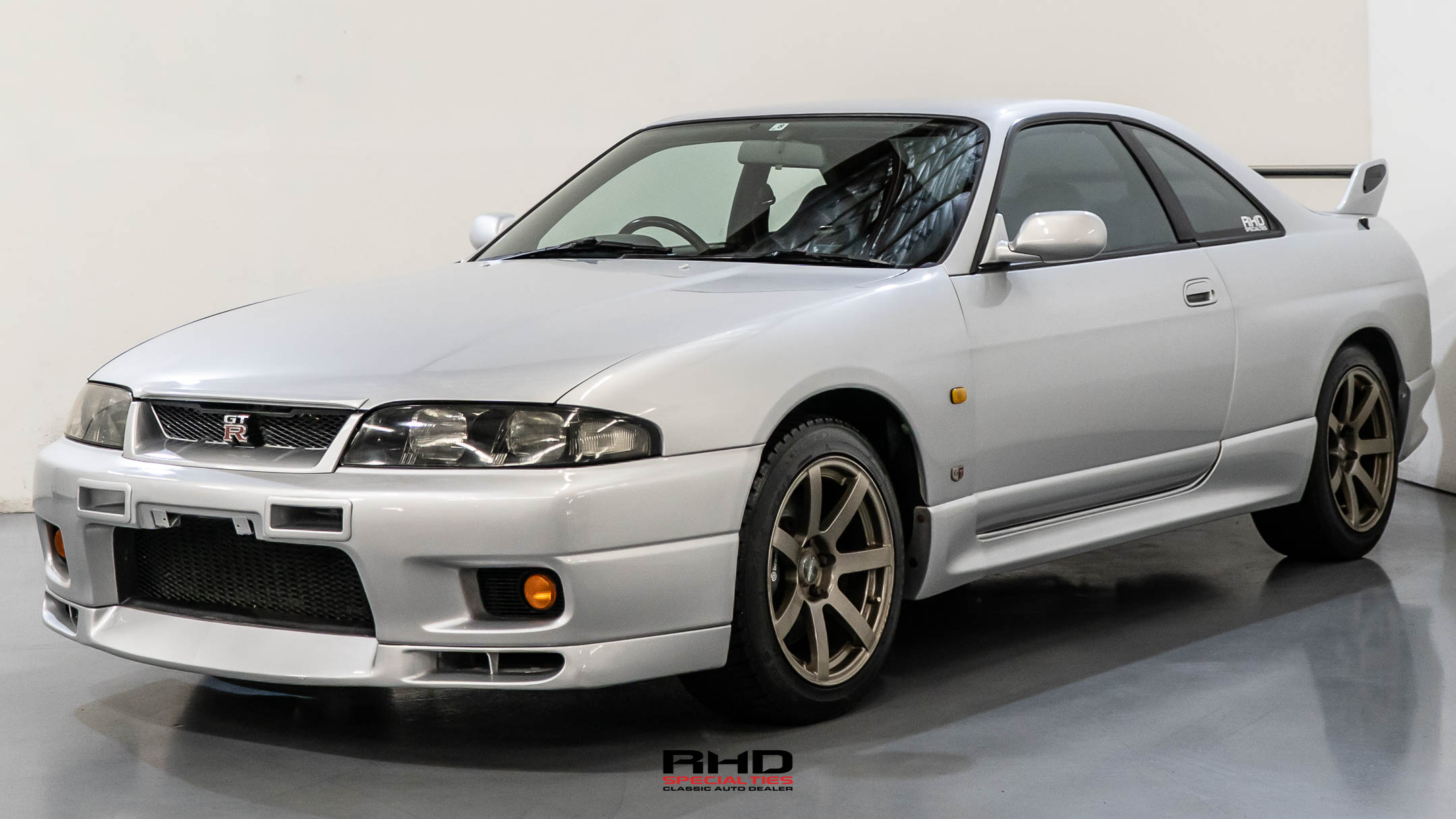 1995 Nissan Skyline JDM car for sale — photo 3 of 25