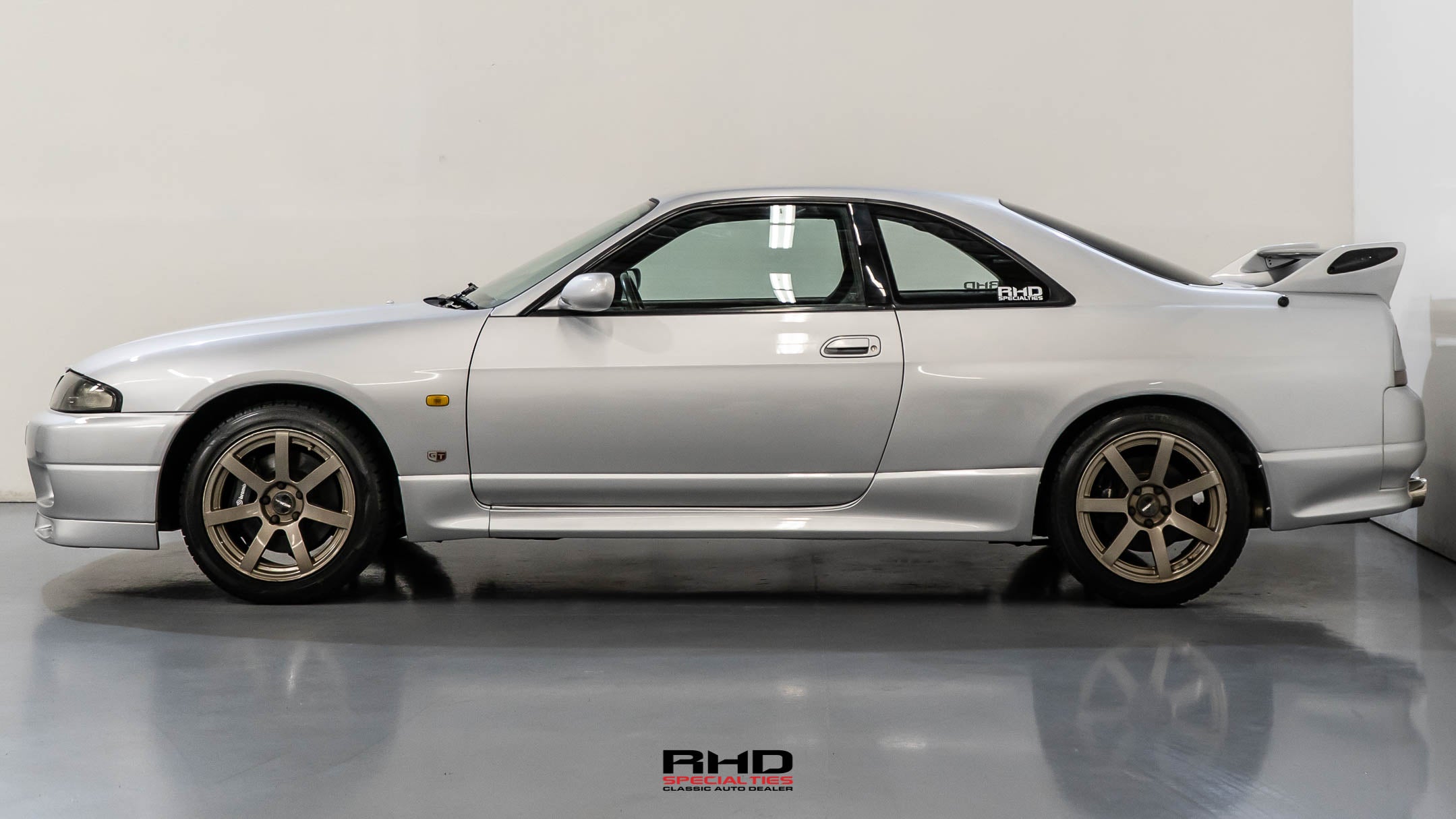 1995 Nissan Skyline JDM car for sale — photo 4 of 25