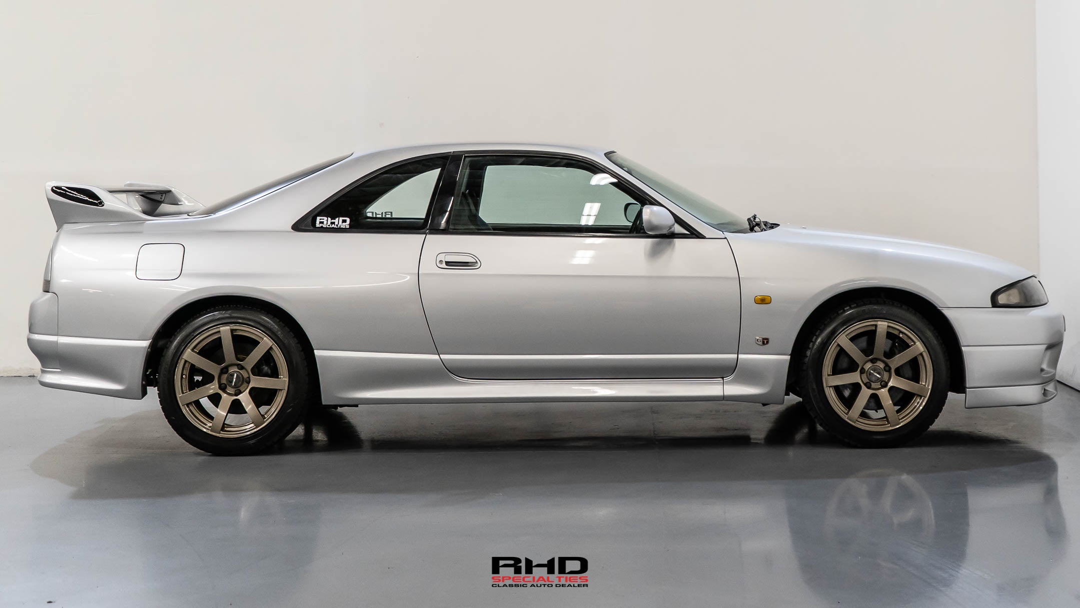1995 Nissan Skyline JDM car for sale — photo 8 of 25