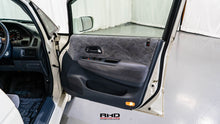 Load image into Gallery viewer, 2000 Honda Odyssey *SOLD*
