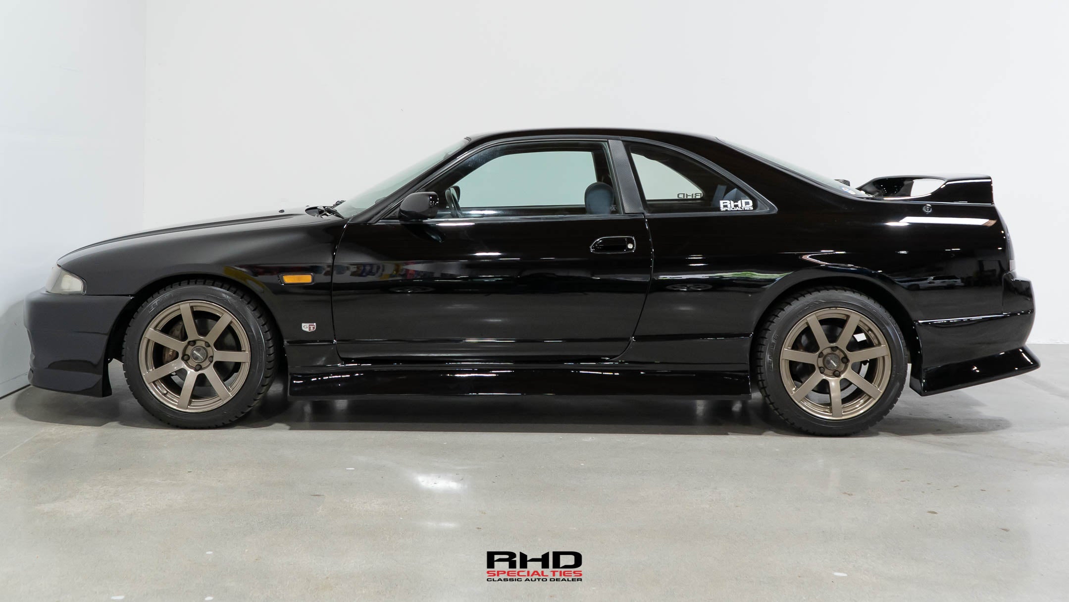 1996 Nissan Skyline JDM car for sale — photo 4 of 24