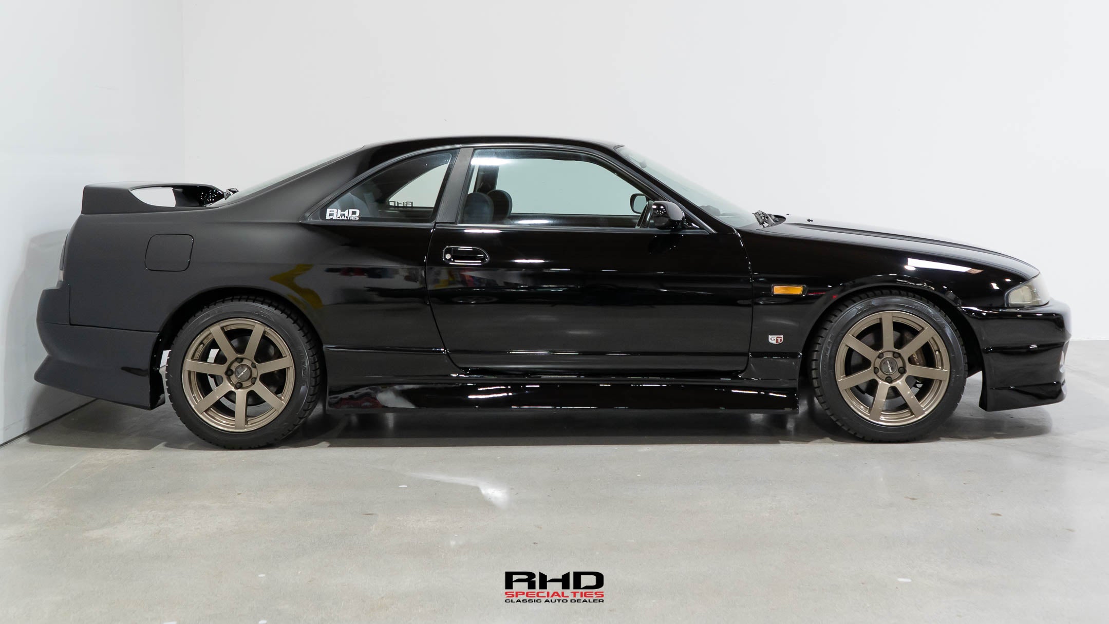 1996 Nissan Skyline JDM car for sale — photo 8 of 24