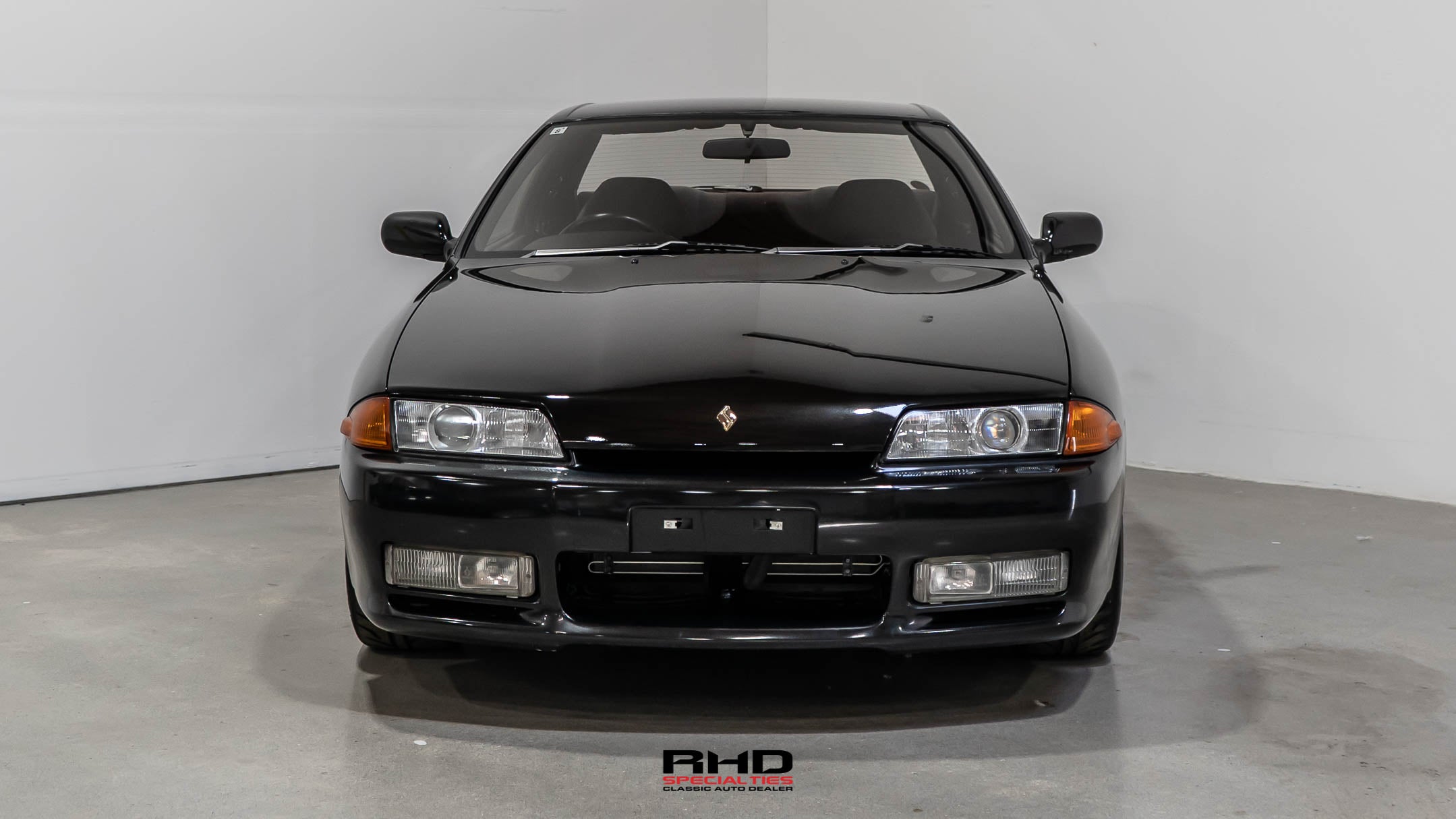 1992 Nissan Skyline JDM car for sale — photo 2 of 23
