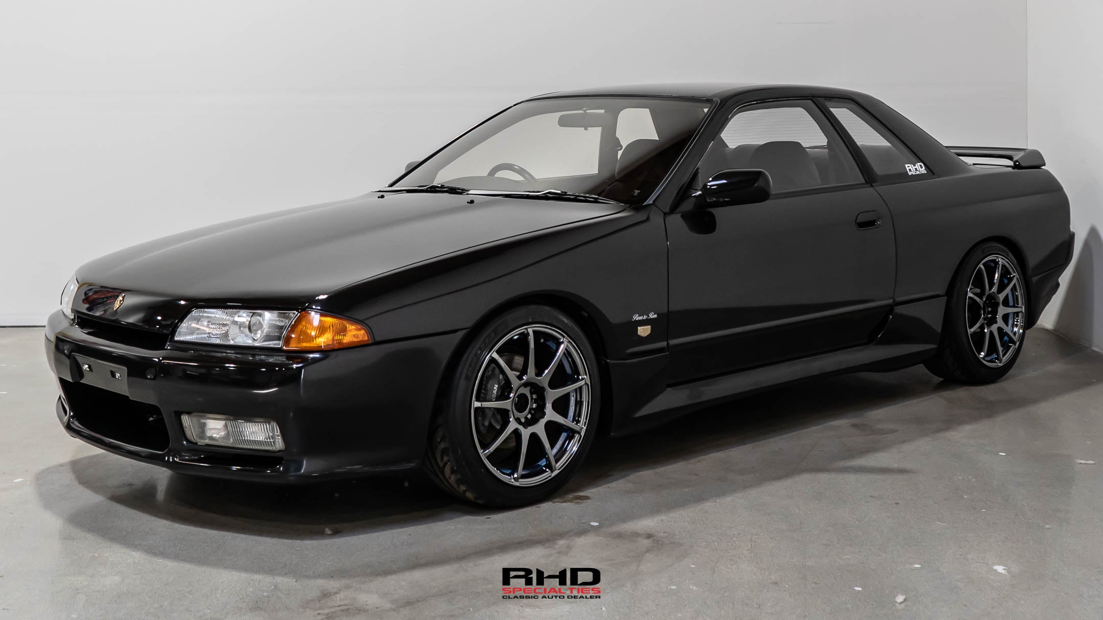 1992 Nissan Skyline JDM car for sale — photo 3 of 23