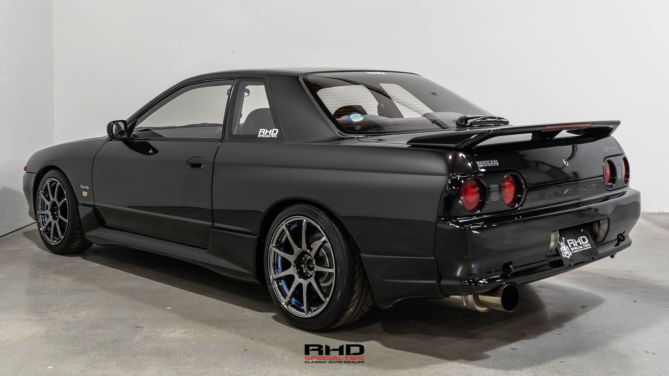 1992 Nissan Skyline JDM car for sale — photo 5 of 23