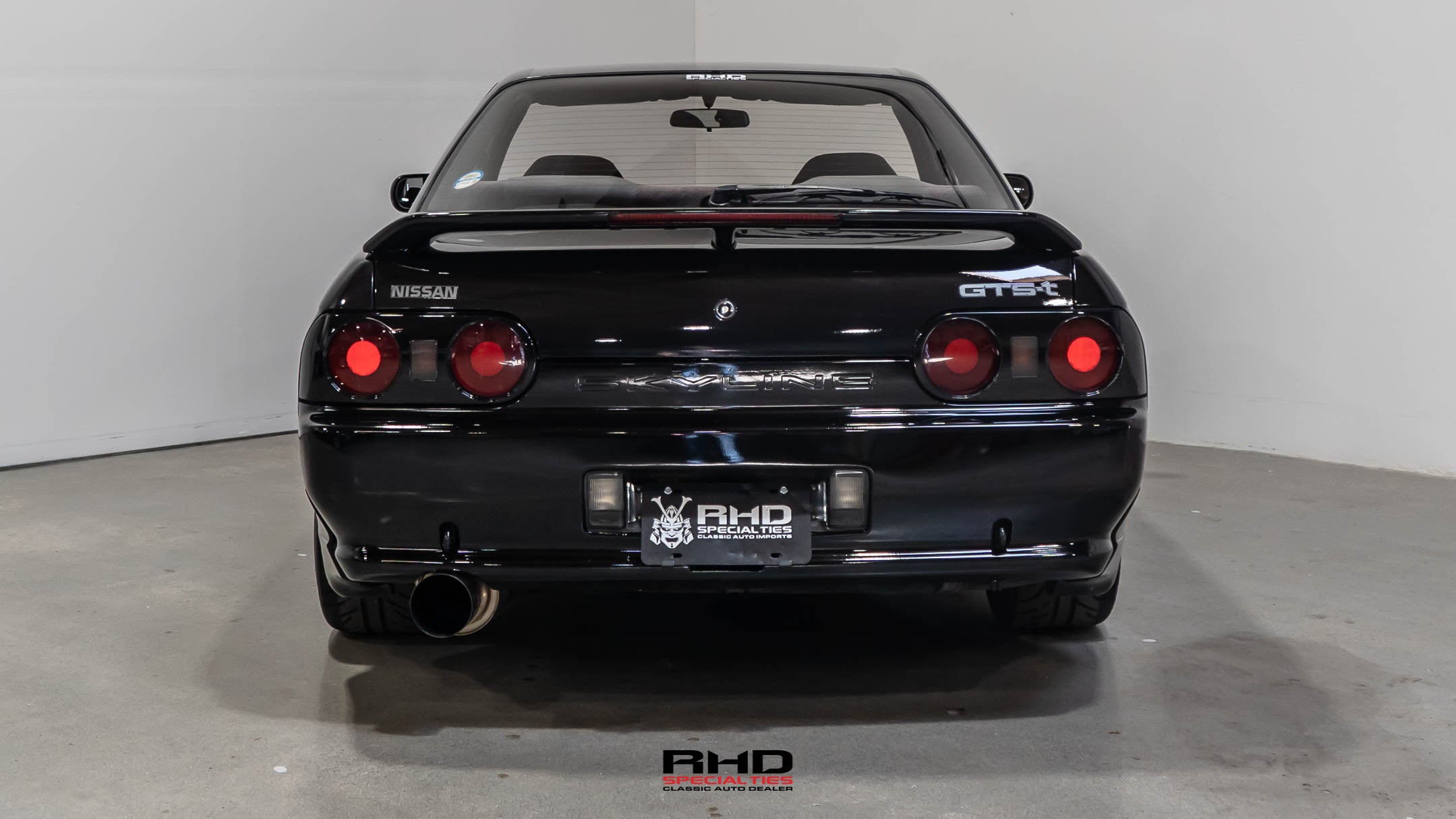 1992 Nissan Skyline JDM car for sale — photo 6 of 23