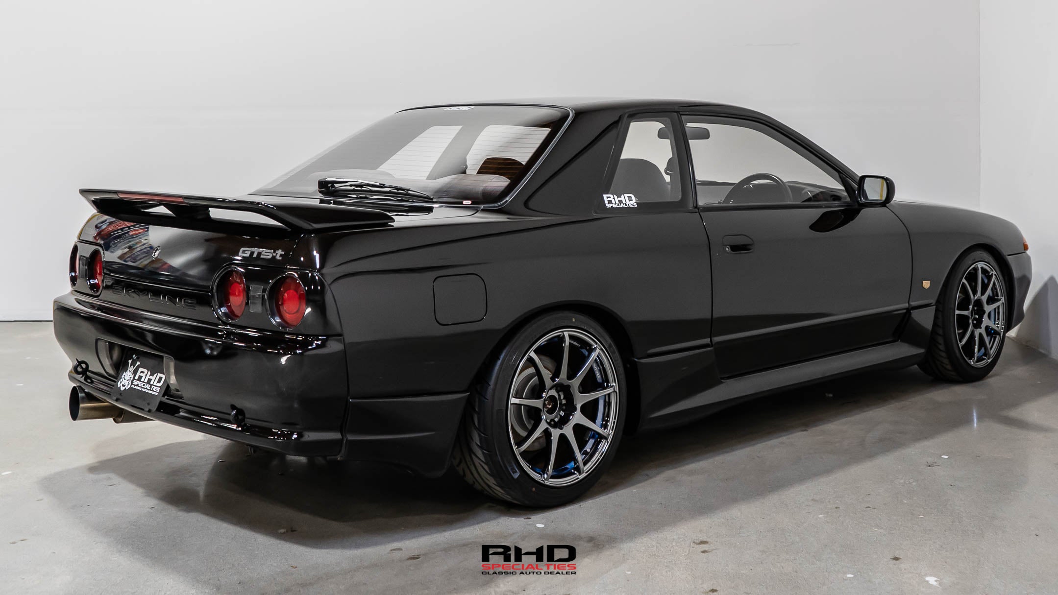 1992 Nissan Skyline JDM car for sale — photo 7 of 23