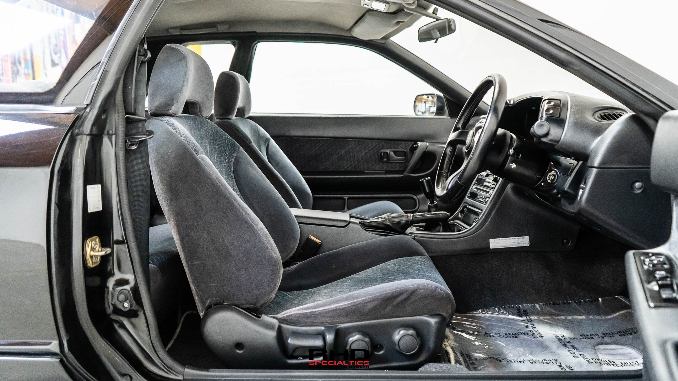 1992 Nissan Skyline JDM car for sale — photo 11 of 23