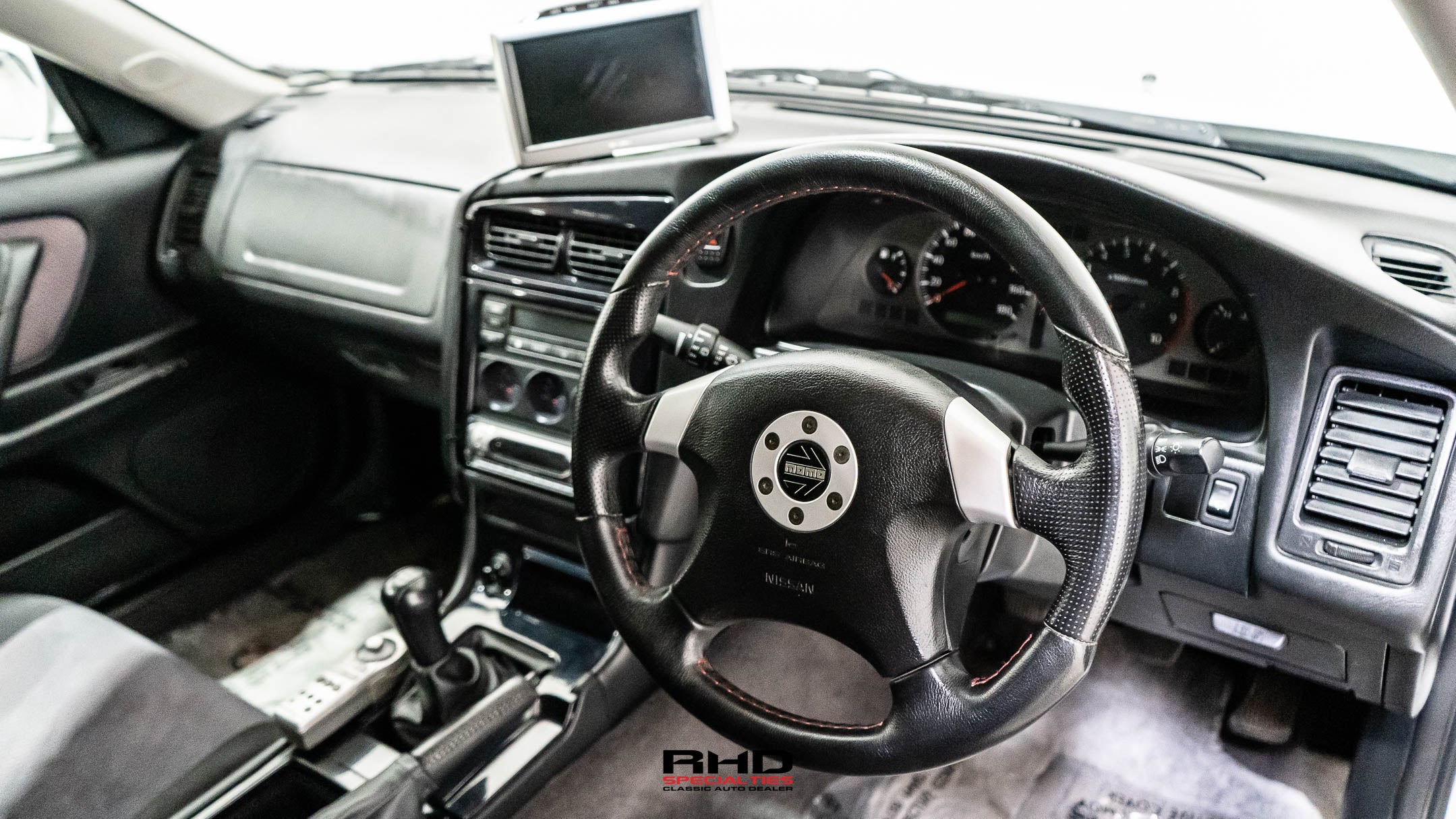 1998 Nissan Stagea JDM car for sale — photo 12 of 25