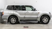 Load image into Gallery viewer, 2001 Mitsubishi Pajero Long Exceed Ⅱ

