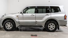 Load image into Gallery viewer, 2001 Mitsubishi Pajero Long Exceed Ⅱ

