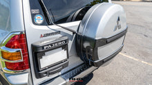 Load image into Gallery viewer, 2001 Mitsubishi Pajero Long Exceed Ⅱ *SOLD*
