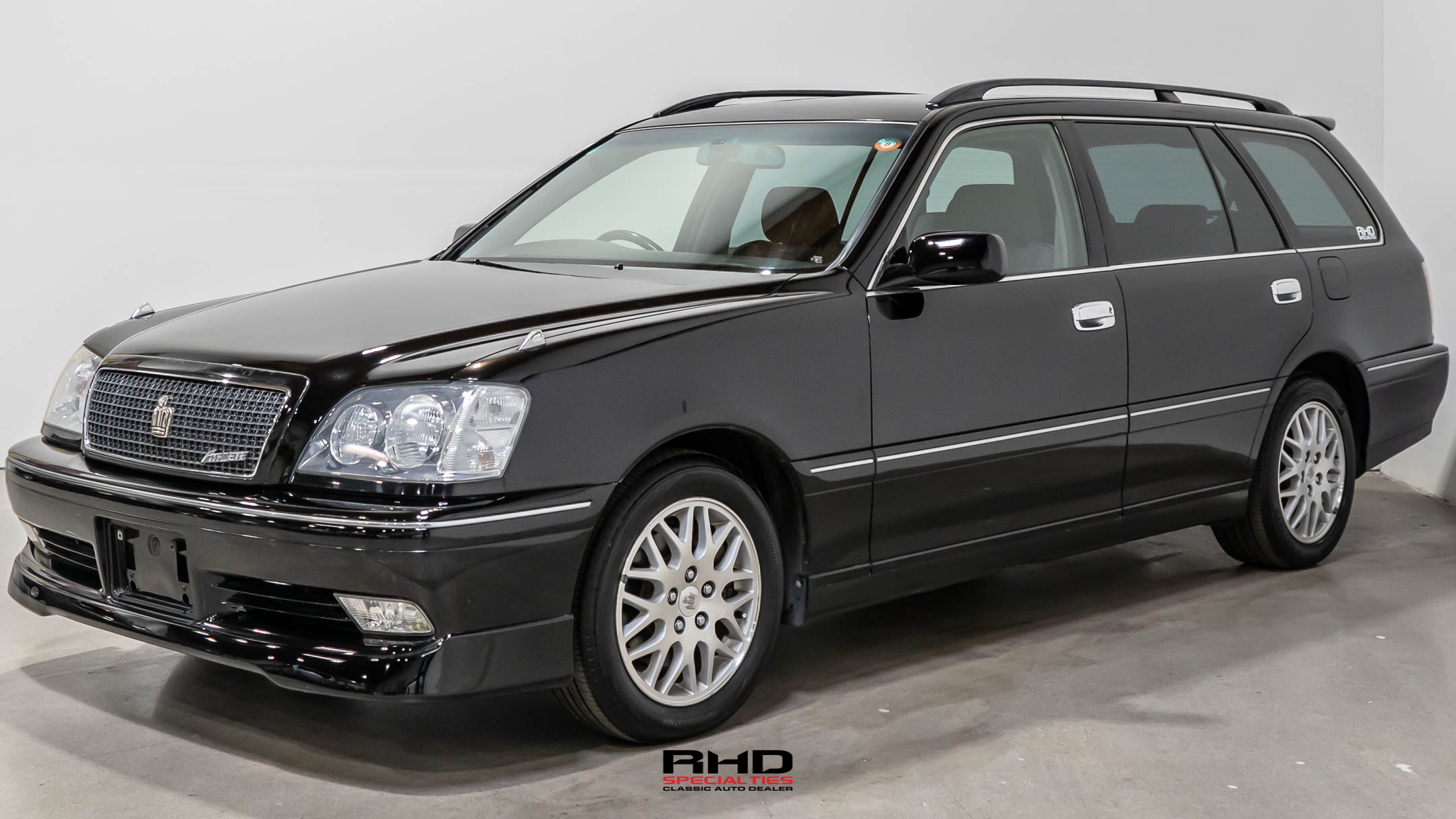 2001 Toyota Crown JDM car for sale — photo 3 of 25