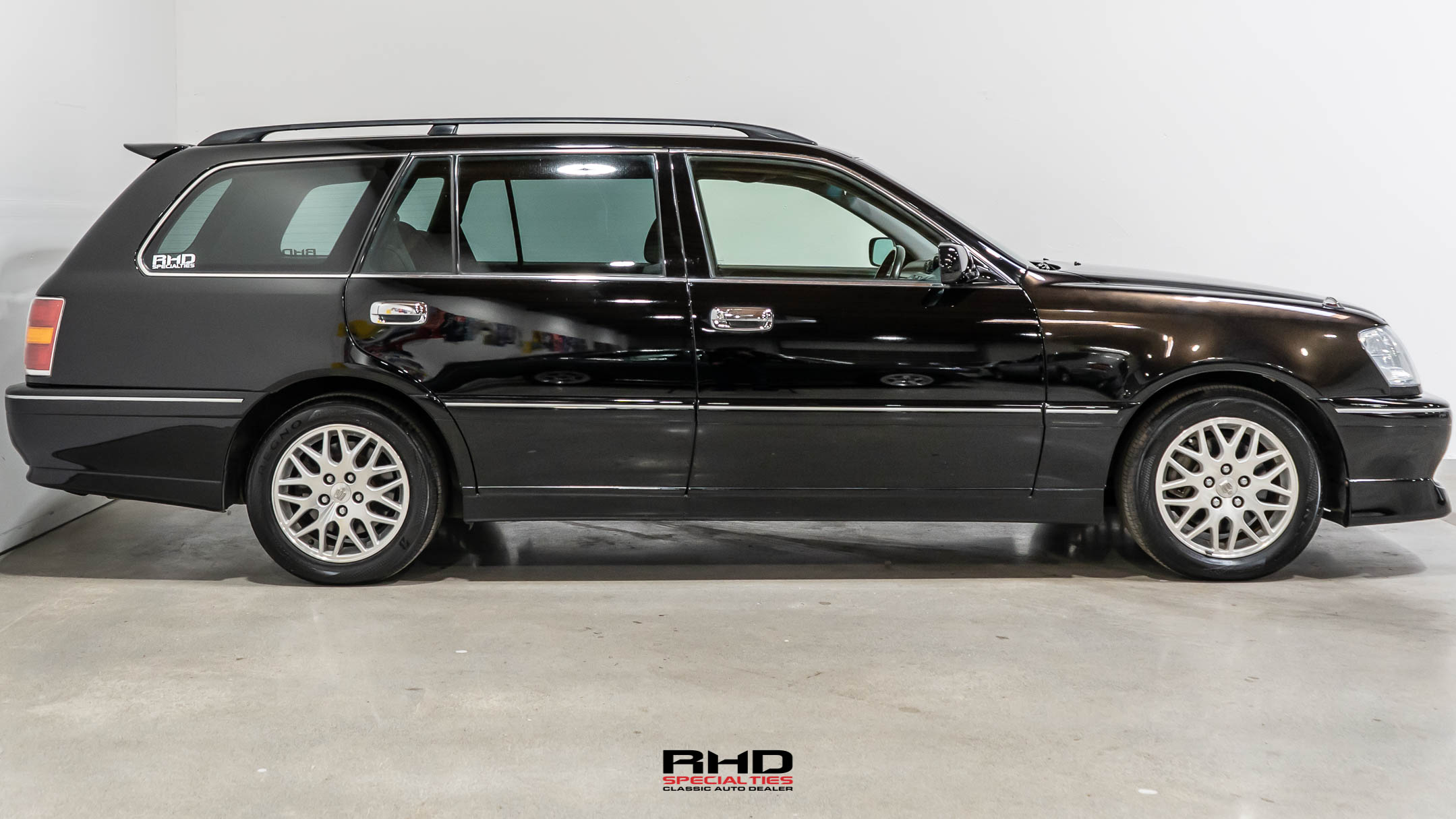 2001 Toyota Crown JDM car for sale — photo 8 of 25