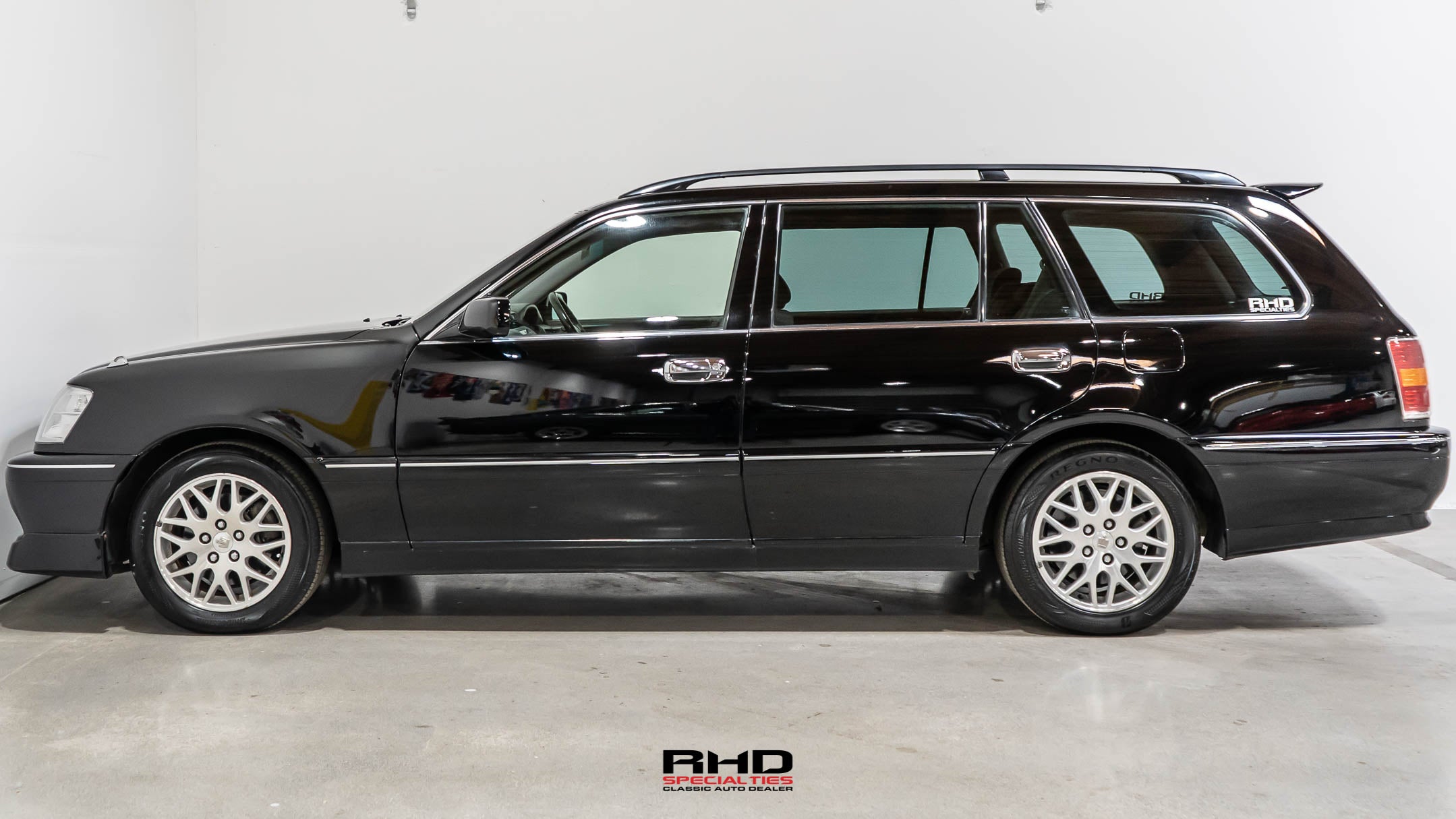 2001 Toyota Crown JDM car for sale — photo 4 of 25