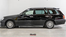 Load image into Gallery viewer, 2001 Toyota Crown Athlete V *Reserved*

