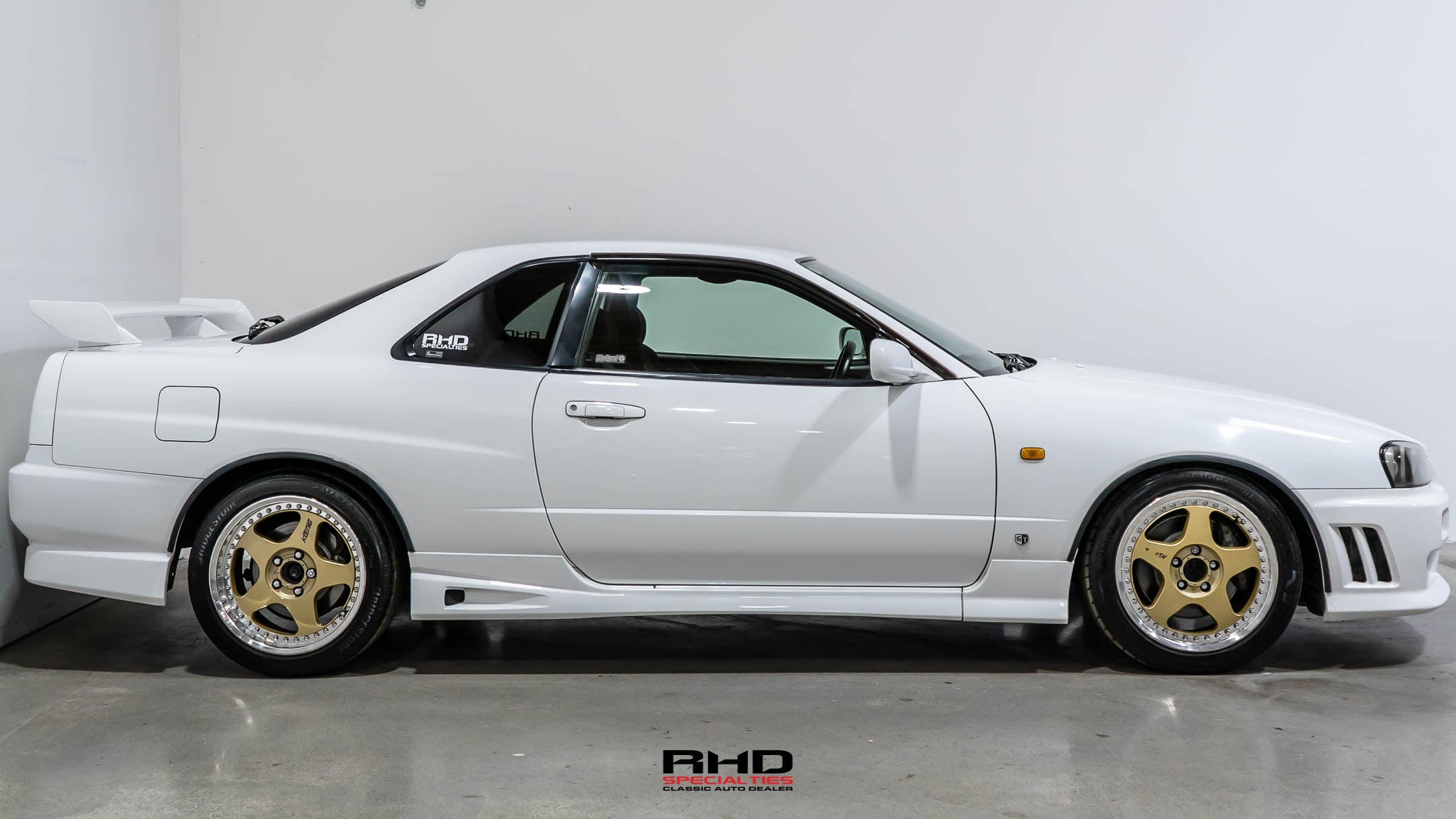 1998 Nissan Skyline JDM car for sale — photo 8 of 25