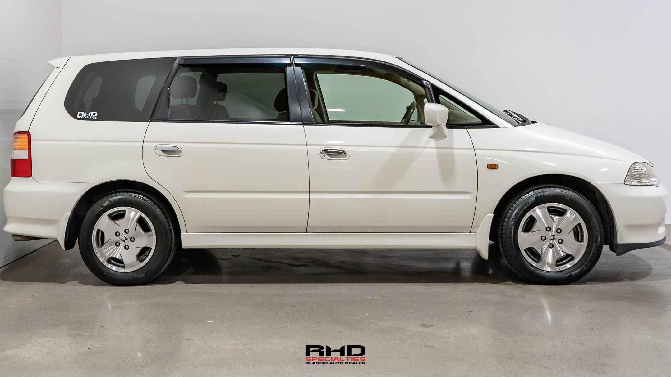 2000 Honda Odyssey JDM car for sale — photo 8 of 25