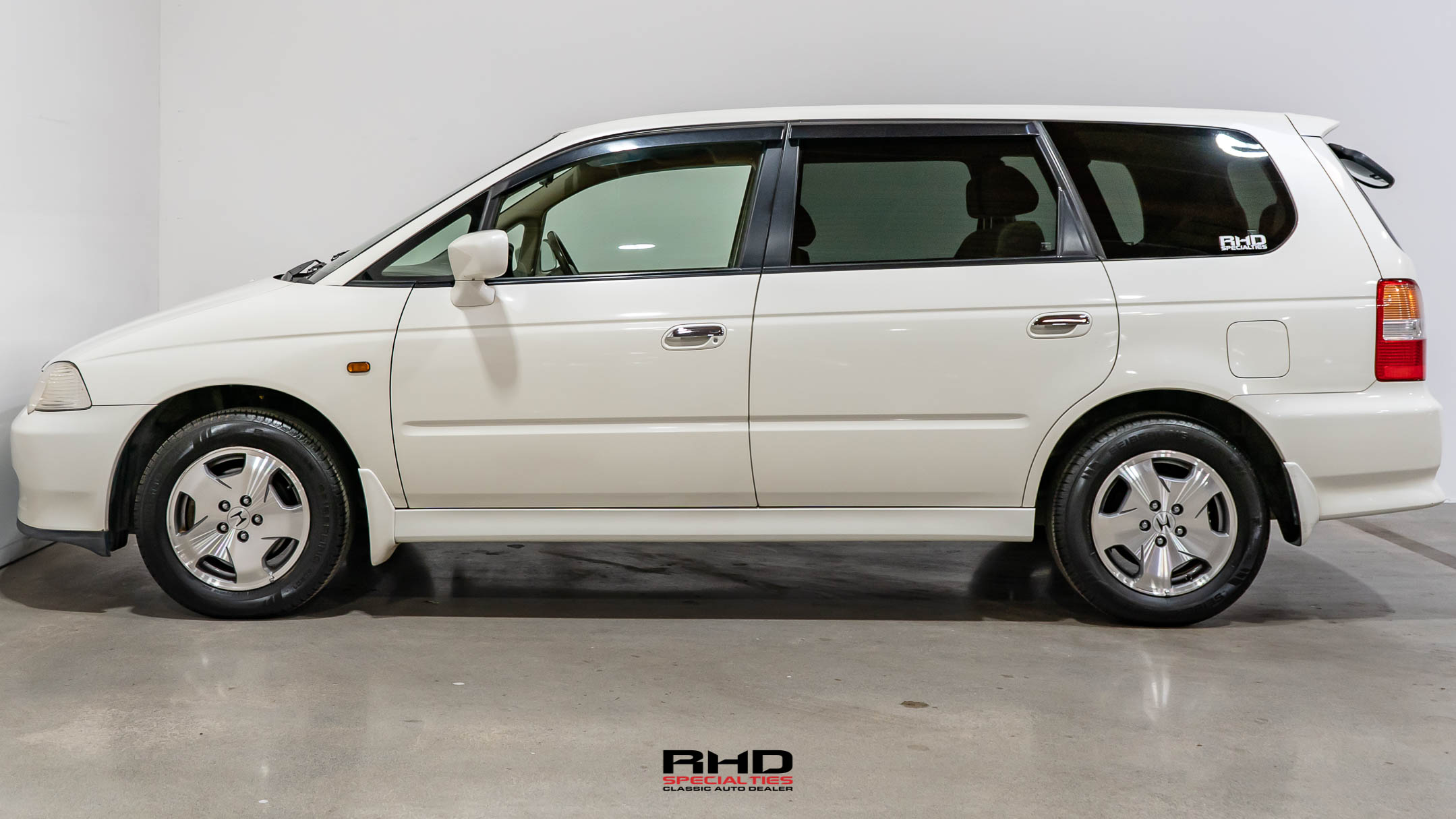 2000 Honda Odyssey JDM car for sale — photo 4 of 25
