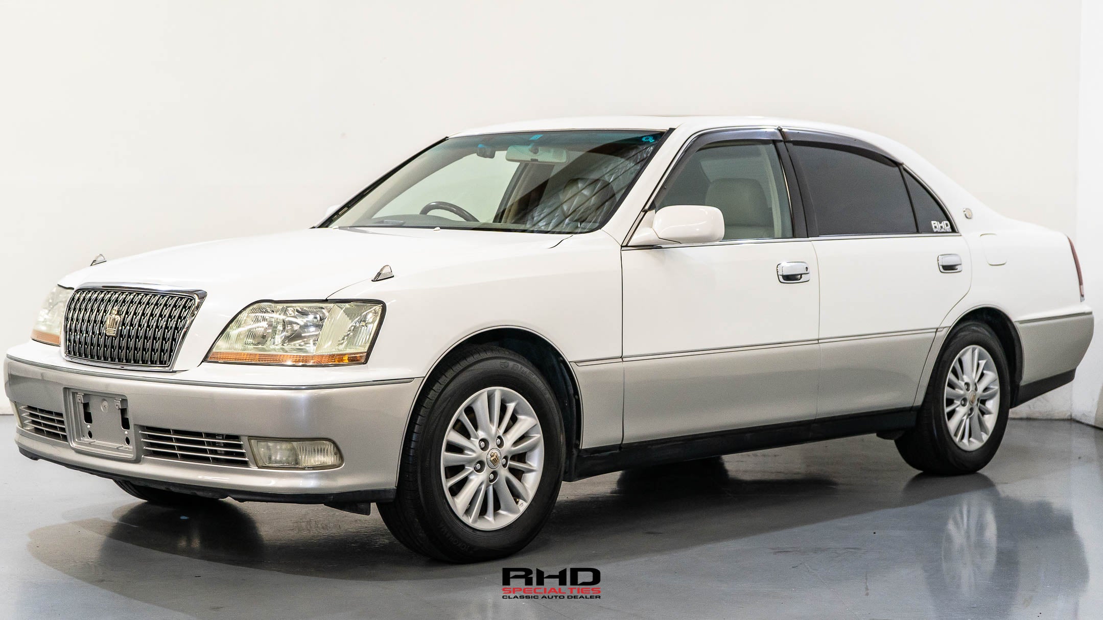 2000 Toyota Crown JDM car for sale — photo 3 of 25