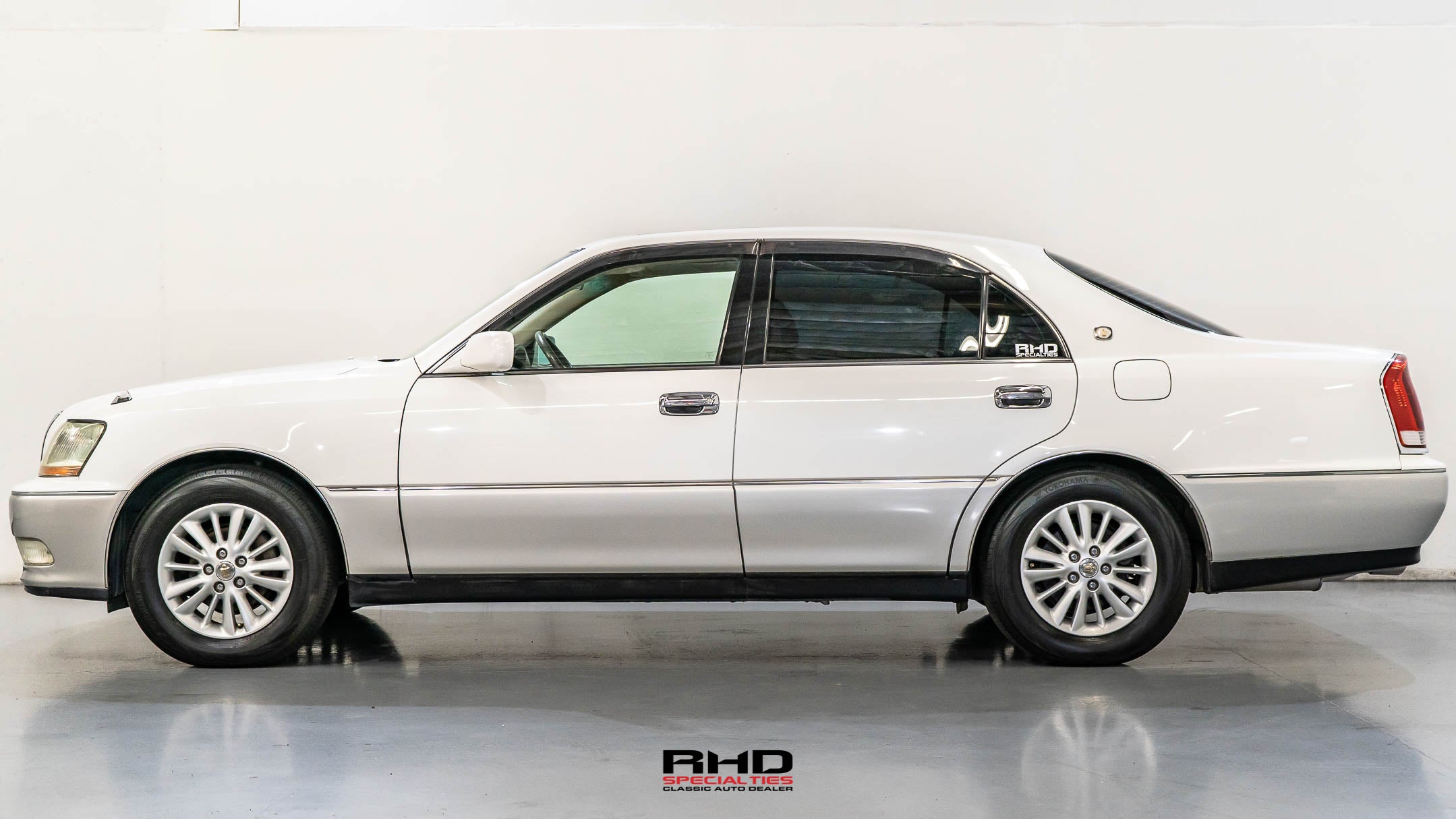 2000 Toyota Crown JDM car for sale — photo 4 of 25
