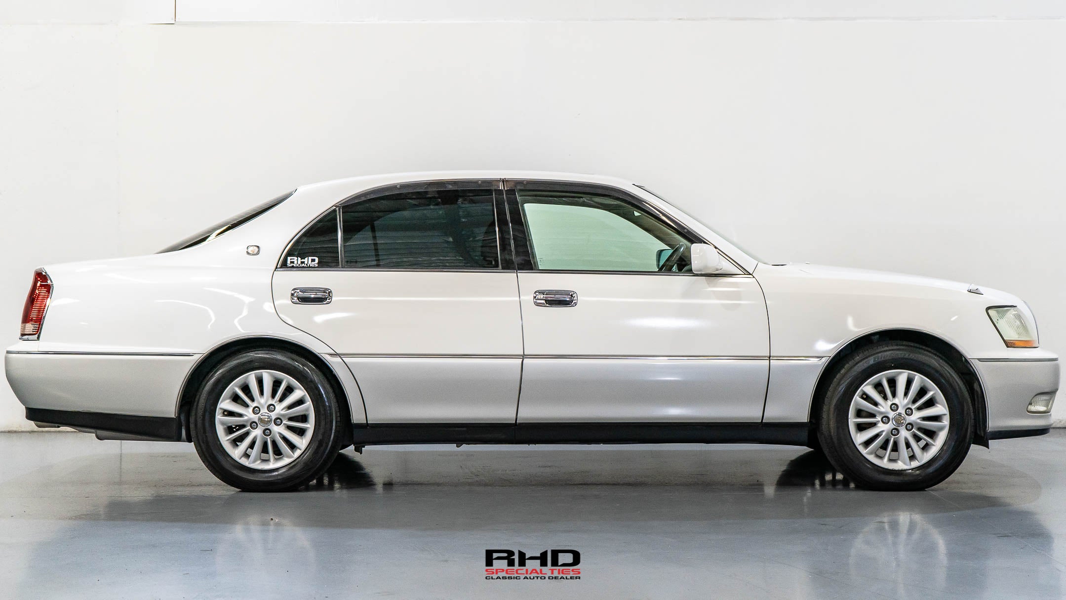 2000 Toyota Crown JDM car for sale — photo 8 of 25