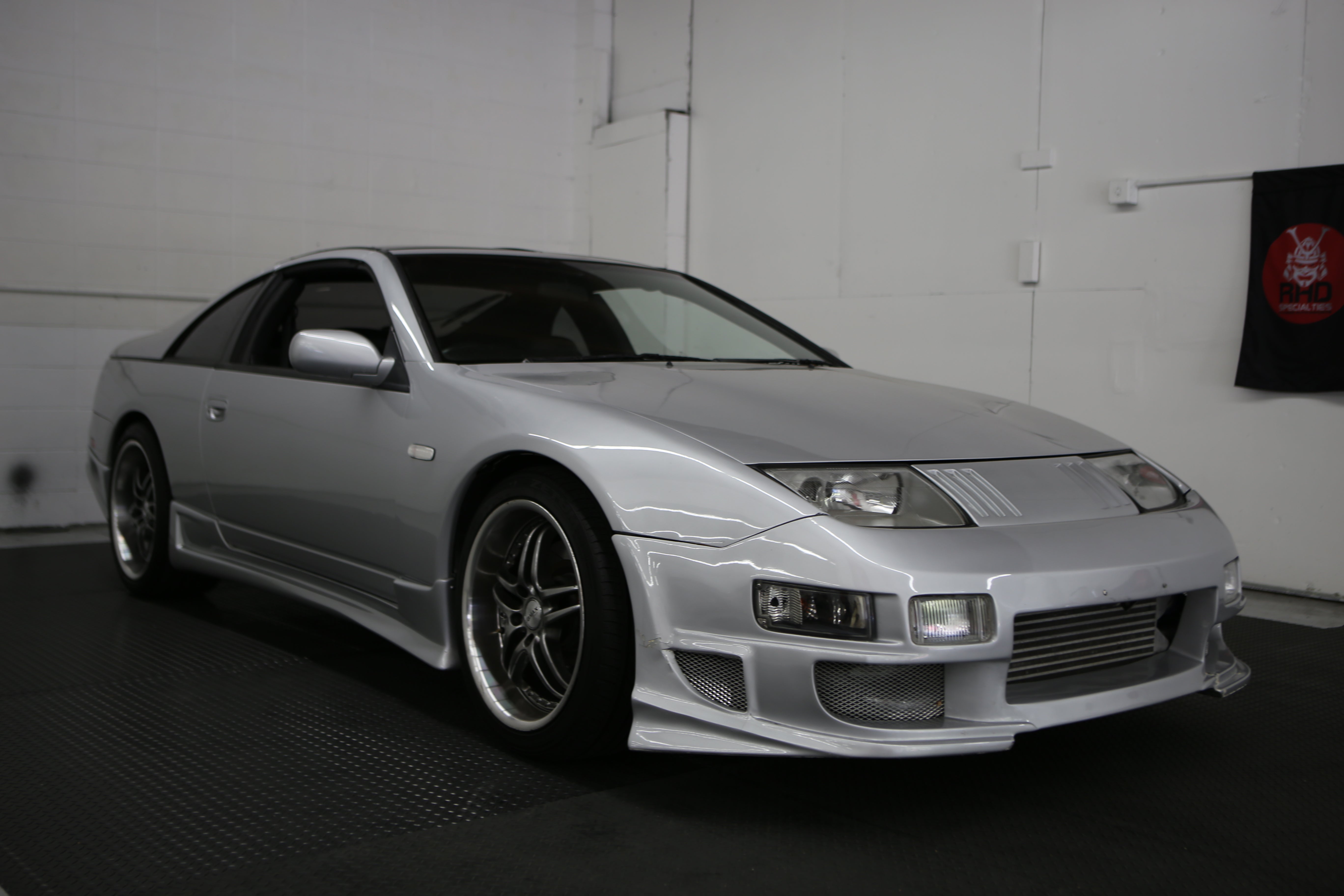 Chase! Kaido House x Mini GT 1:64 Nissan Fairlady Z HKS V1